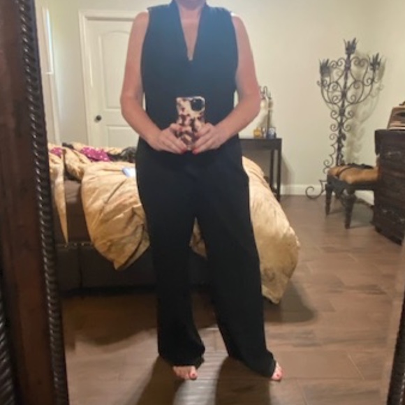 White House Black Market - Picture 2 of 5